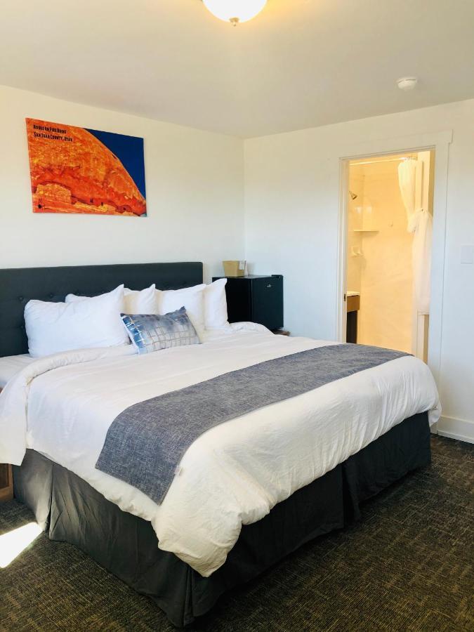Blue Sage Inn & Suites 布兰丁 外观 照片