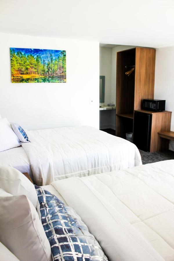 Blue Sage Inn & Suites 布兰丁 外观 照片