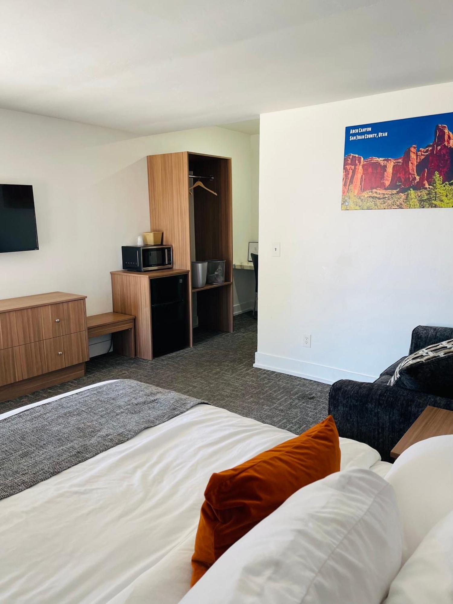 Blue Sage Inn & Suites 布兰丁 外观 照片
